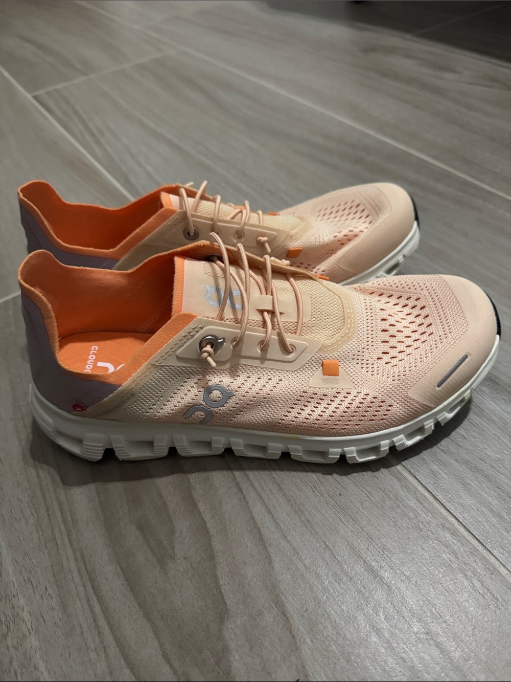 Womens ON running shoes